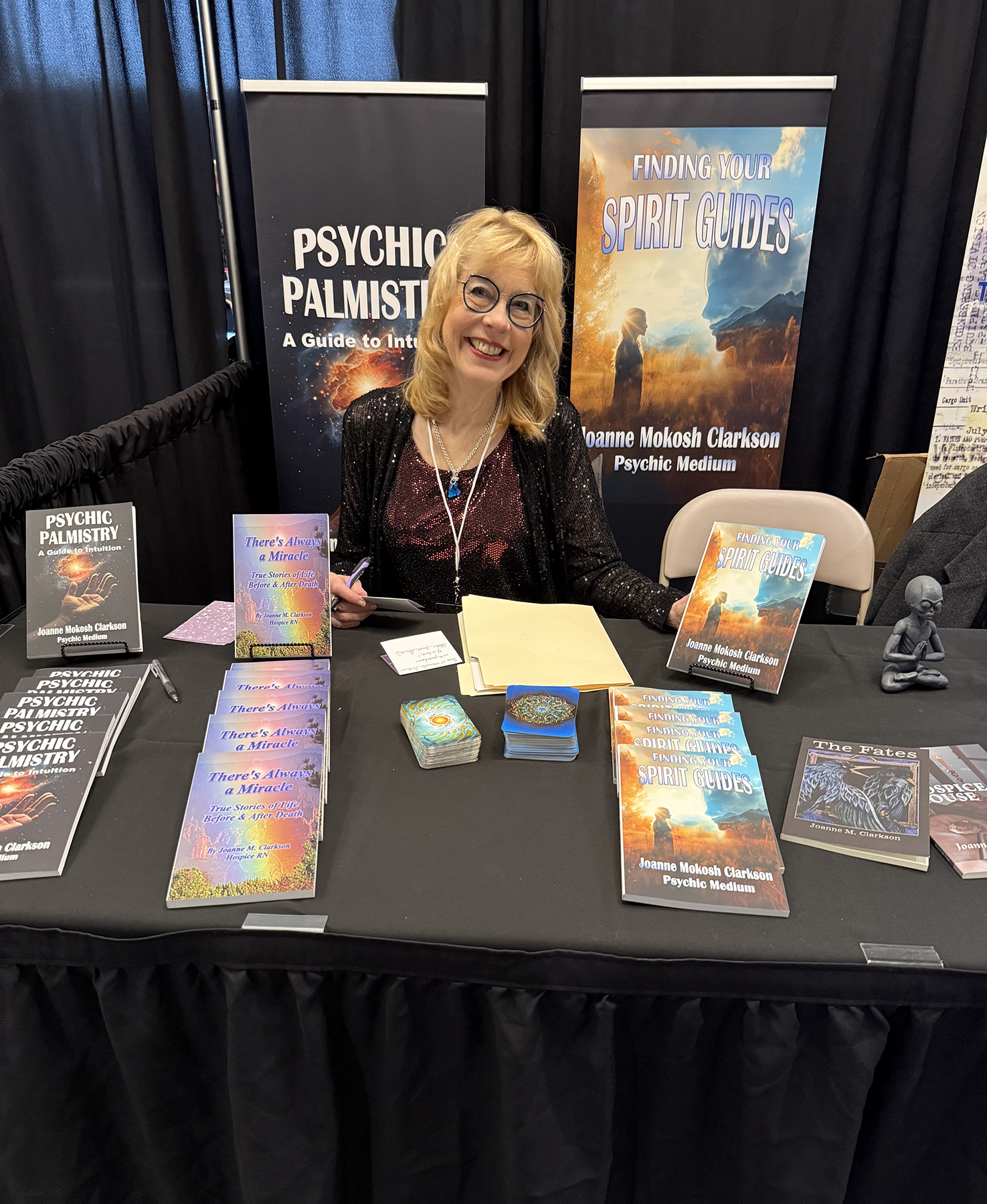 joanne-new-banner Joanne Clarkson Pyschic Medium sitting at table at Oregon Ghost Conference